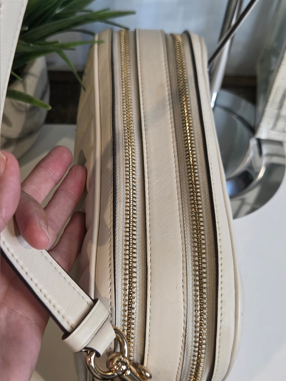 Coach Jes Crossbody Quilted Leather Camera Bag Chalk White & Gold. - Picture 11 of 16